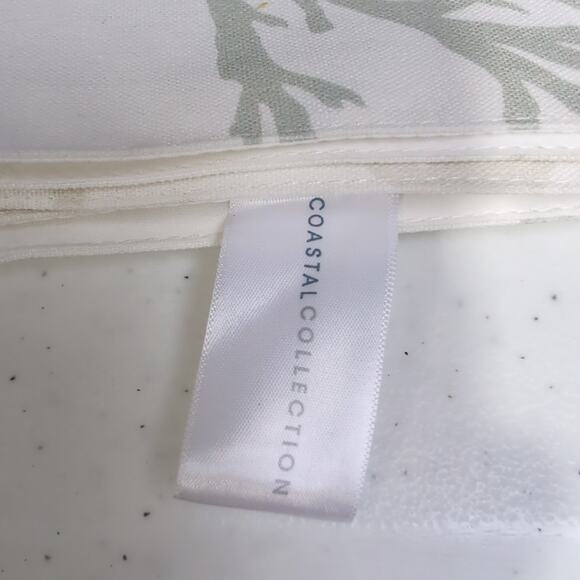 Coastal Collection Table Runner 13x72 Cream Beach House Starfish Sea Life NEW - Picture 9 of 10